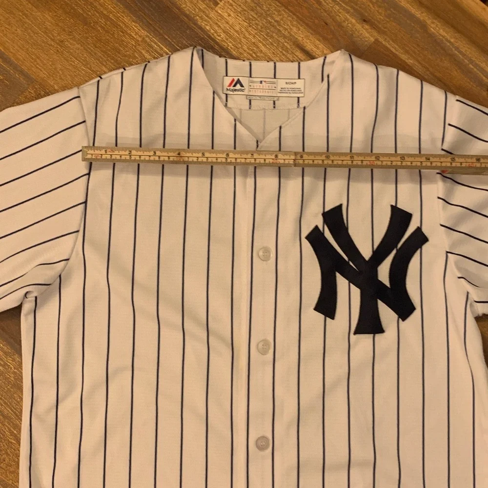NY Yankees Majestic Matt Holliday #17 Major League Baseball shirt. Size small. - Picture 5 of 11